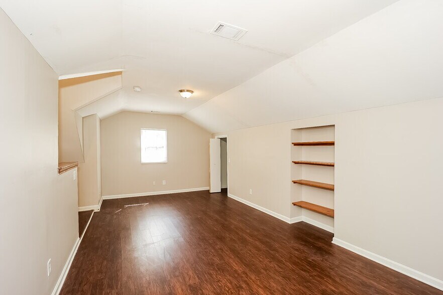 Building Photo - 165 Willow Shoals Dr