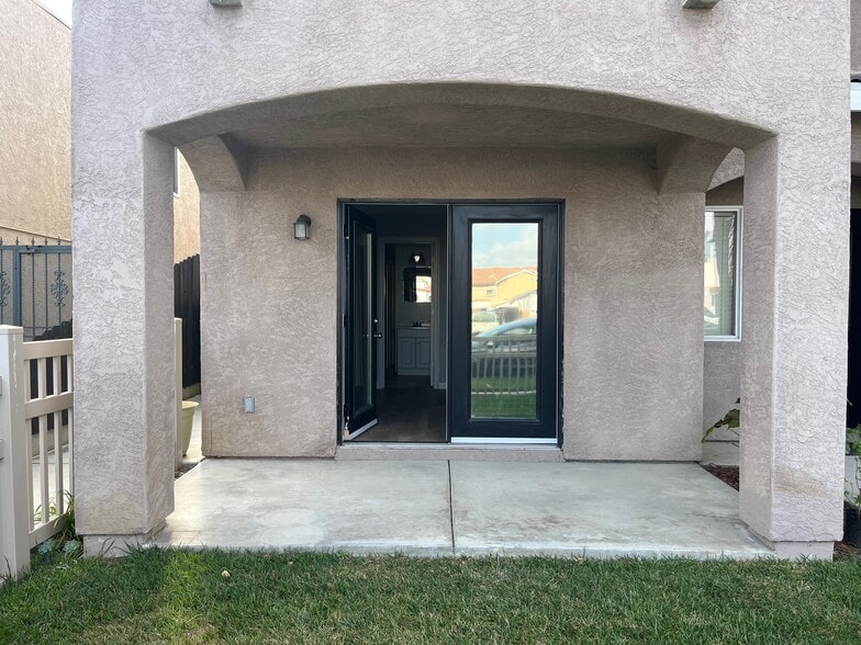 Building Photo - 4482 Utah St