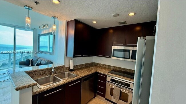 Building Photo - 6515 Collins Ave