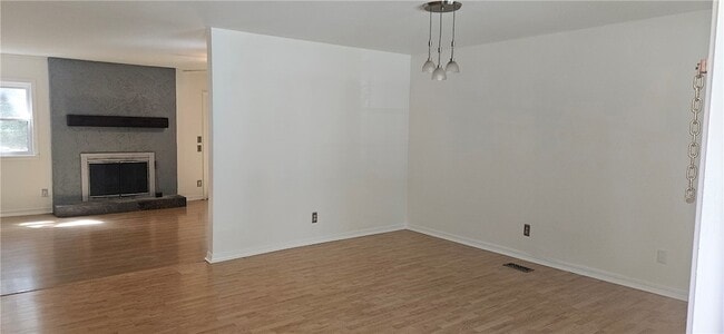 Building Photo - 2117 N Briarwood Ln