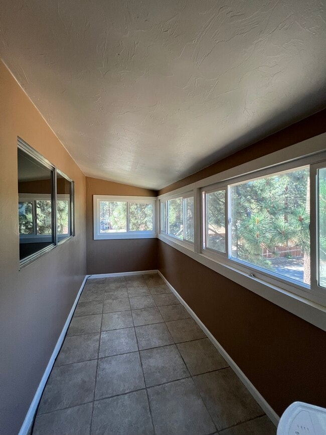 Building Photo - 3344 Sandy Way