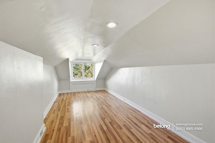 Building Photo - 31 Hardwick Ave