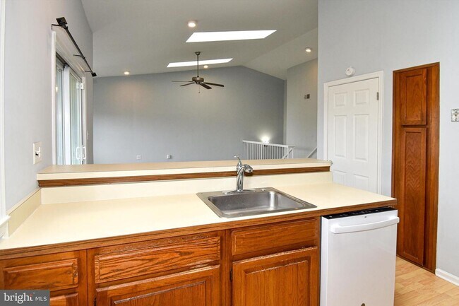 Building Photo - 4056 Grays Pointe Ct