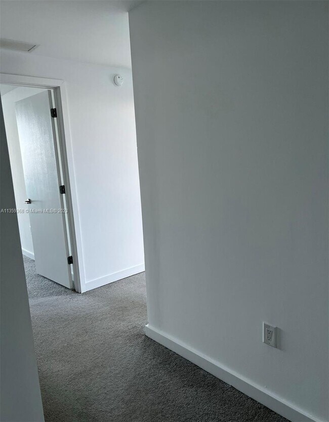 Building Photo - 501 NE 31st St