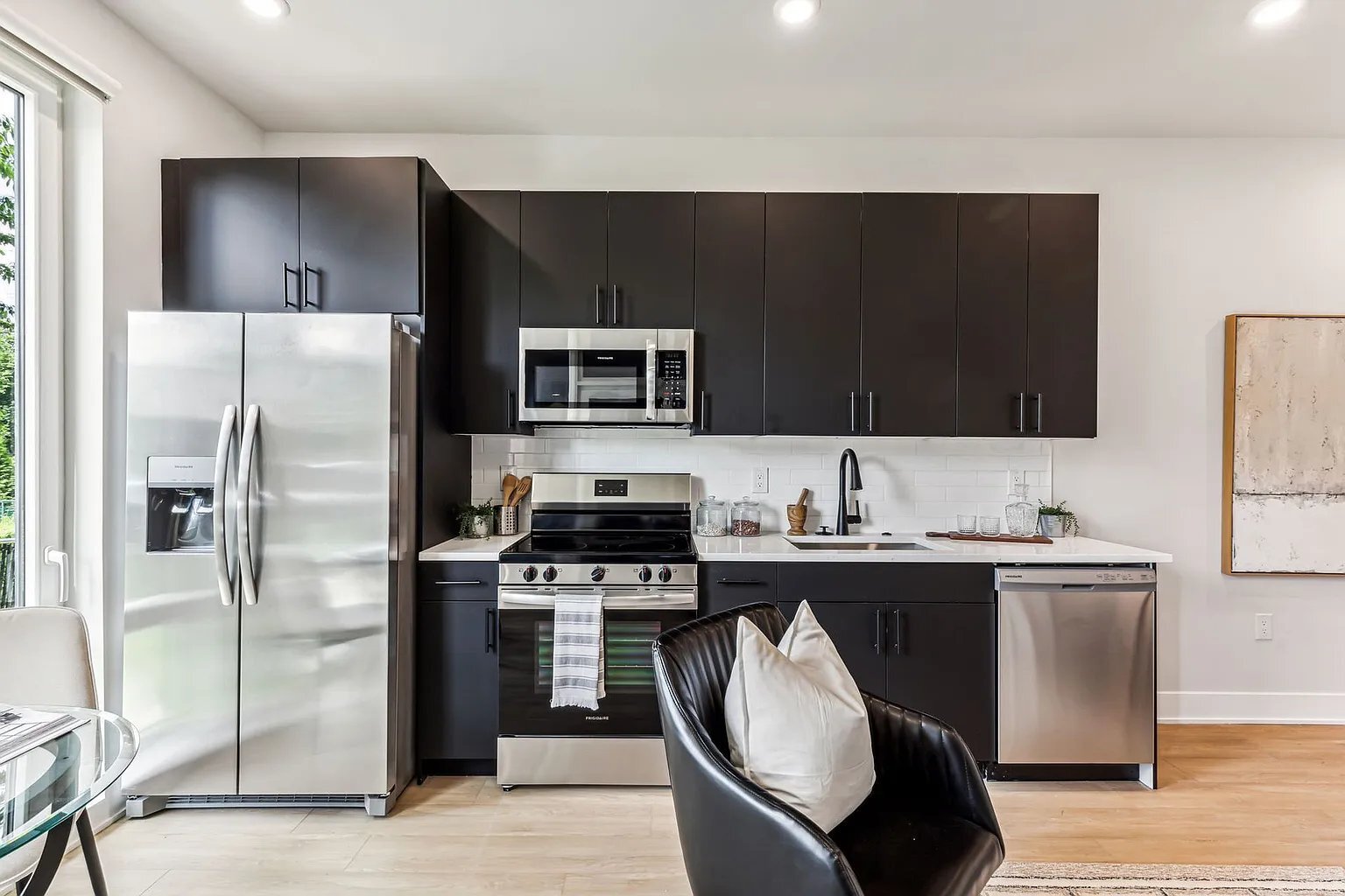 Building Photo - 6910 Ridge Ave