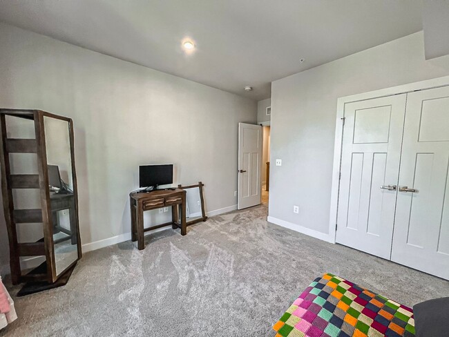 Building Photo - Luxury 3 Bedroom 2.5 Bathroom Brick Townho...