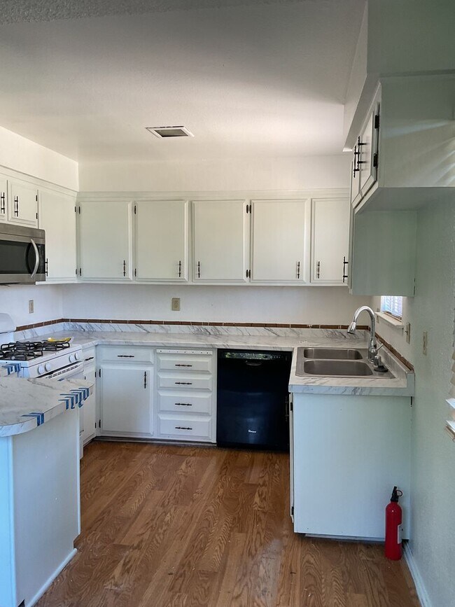 Building Photo - Two story 4 bedroom 2 bath home, Magalia