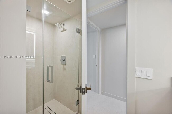 Building Photo - 1541 Brickell Ave