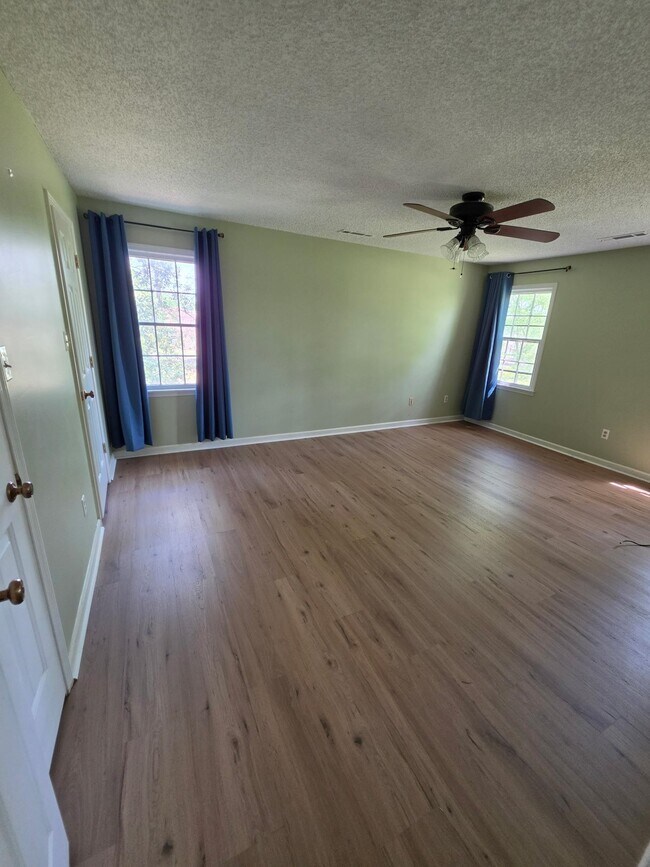 Building Photo - 4580 Shadowlawn Rd