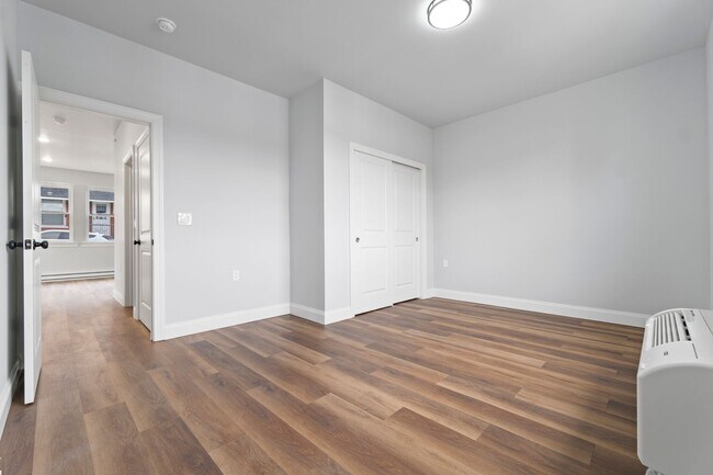 Building Photo - Renovated 1 bedroom, 1 bathroom