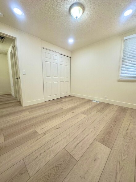 Building Photo - 1446 S Vrain Way