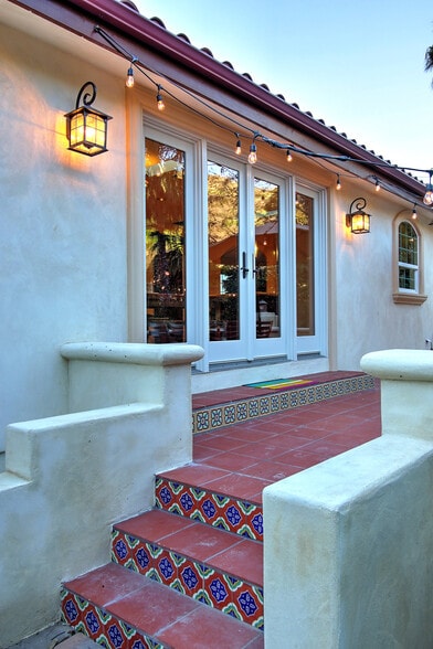 Building Photo - 1569 Sycamore Canyon Rd