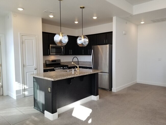 Building Photo - Condo For Rent in Gardnerville