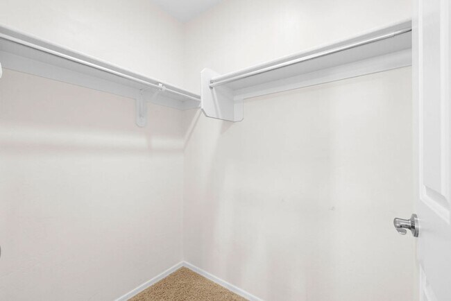 Building Photo - 4 Bedroom Home with Community Pool in Vail...