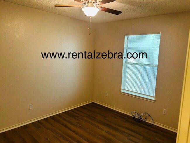 Building Photo - $2100 Lake Worth - GREAT FLOORPLAN