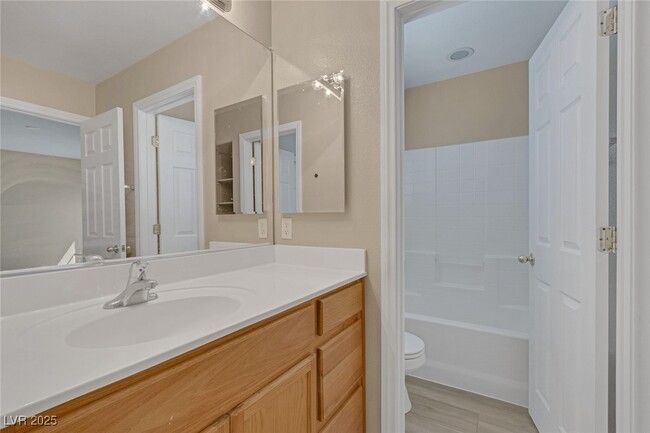 Building Photo - 9835 W Spinnaker Creek Ave