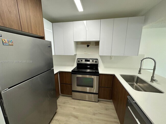 Building Photo - 8000 SW 149th Ave