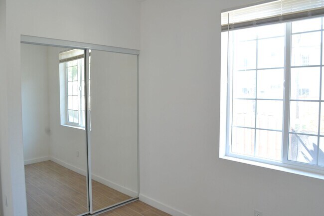 Building Photo - Central Homes