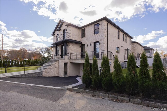 Building Photo - 1 Victoria Ln