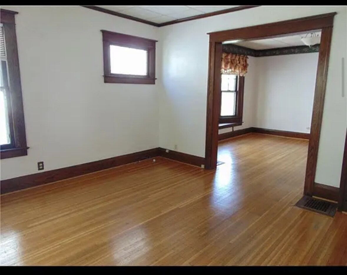Building Photo - 515 Humboldt St