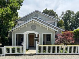 Building Photo - 2043 Madison St