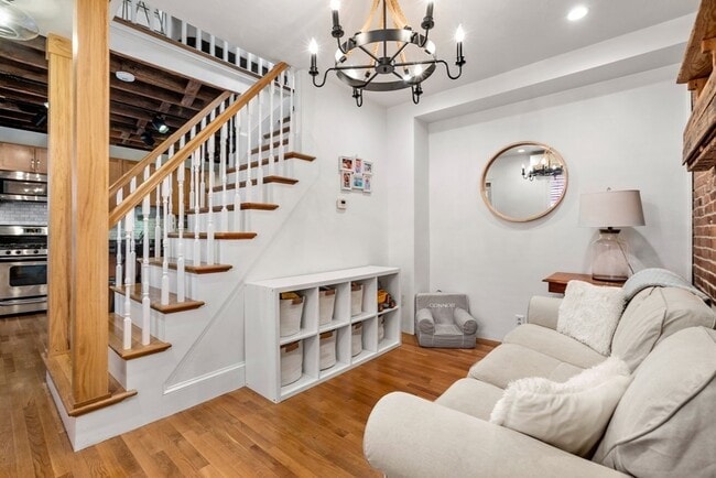 Building Photo - 9R Salem St Ave