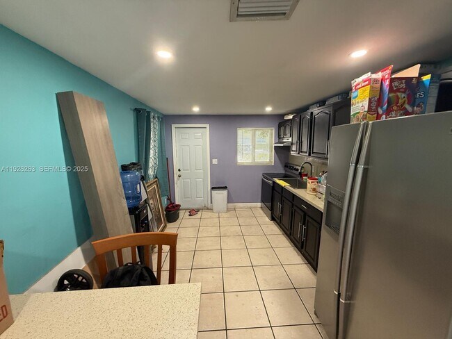 Building Photo - 1299 NE 40th Ct