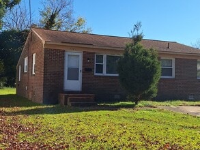 Building Photo - 704 Old Buckroe Rd