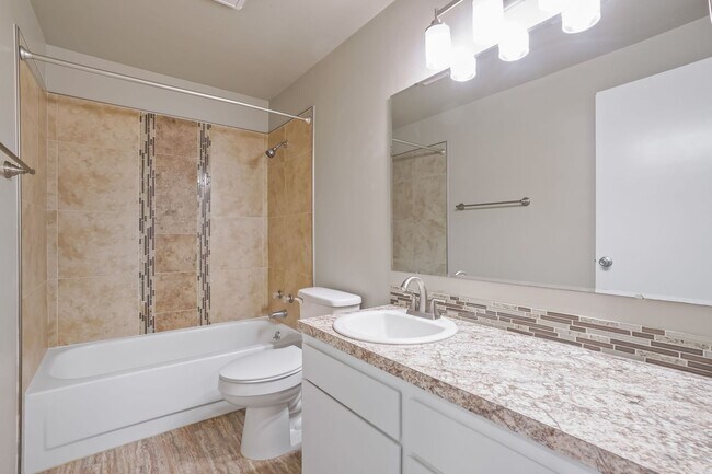 Building Photo - Prime SE Boise 3bd/2ba Townhome with 2-Car Garage