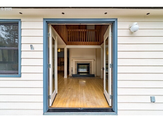 Building Photo - New Price! Custom Home