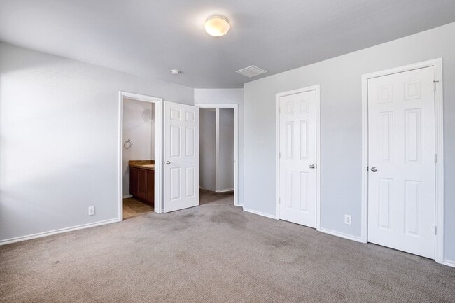 Building Photo - 10302 Lateleaf Oak