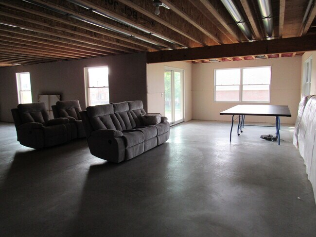 Building Photo - 3761 Deckard Dr
