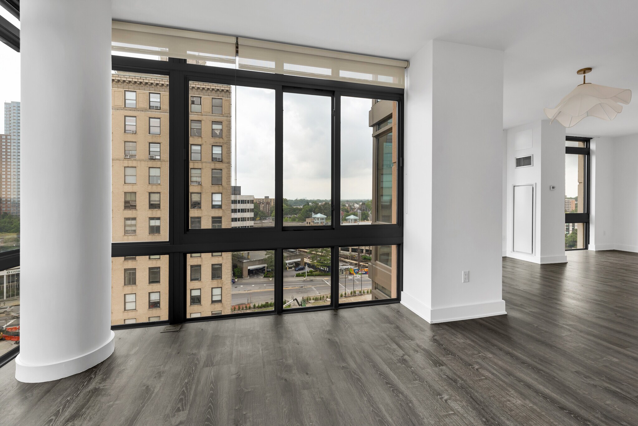 Building Photo - 175 Huguenot St