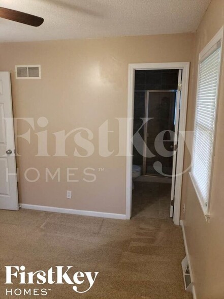 Building Photo - 506 Hargis Ln