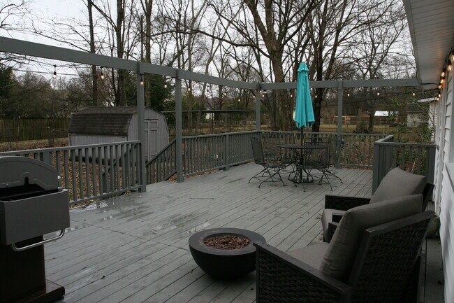 Building Photo - 705 Stevens Ave NE