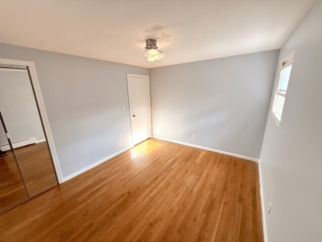 Building Photo - 28 College Farm Rd