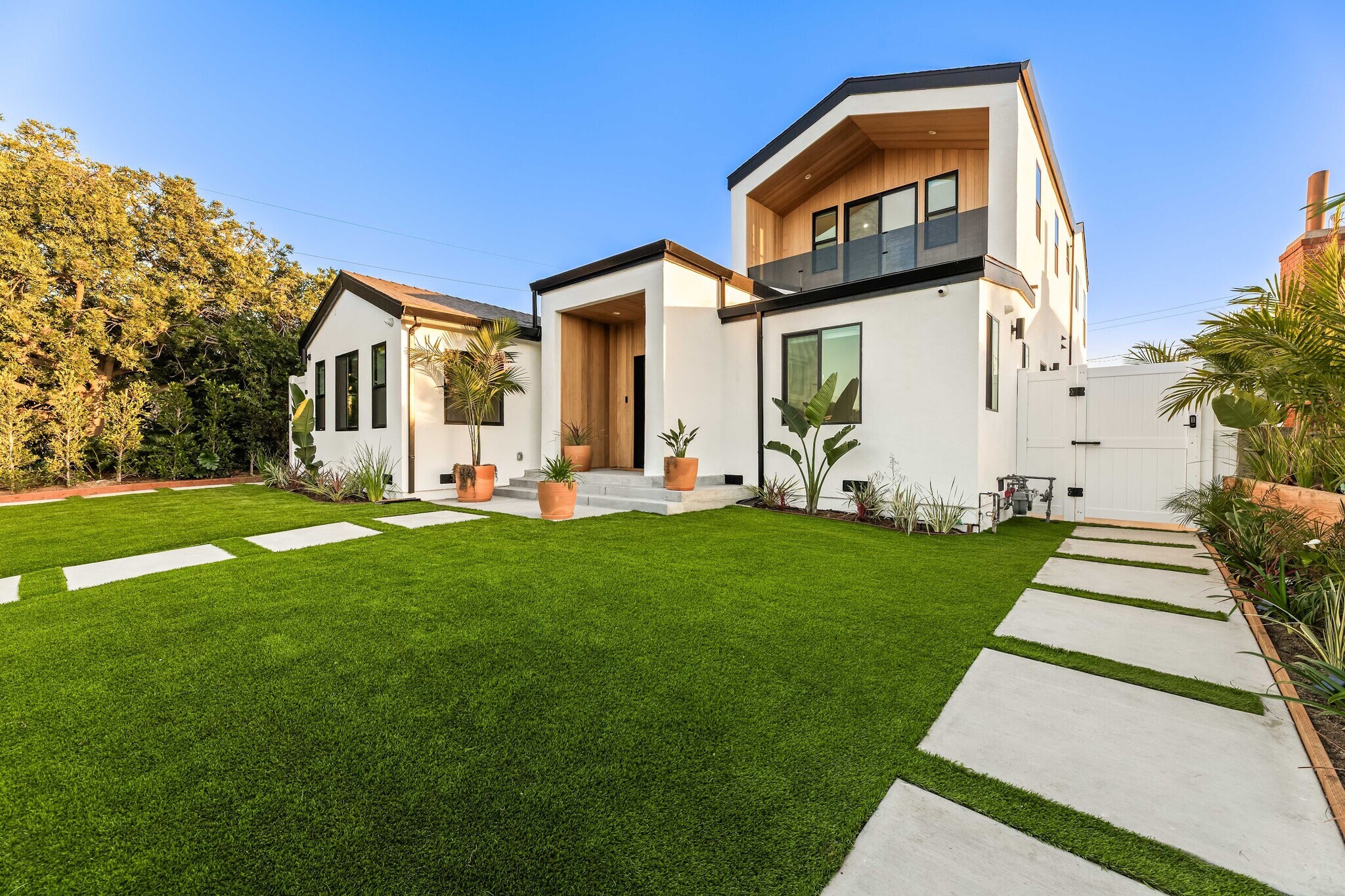 Building Photo - 212 W 64th St