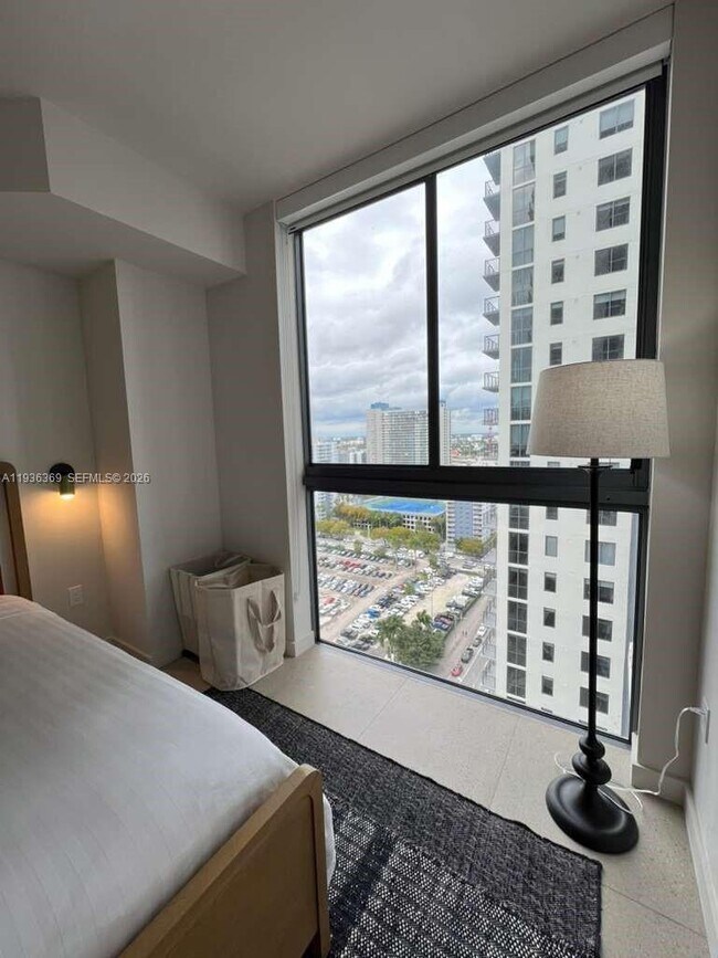 Building Photo - 11 NE 6th St