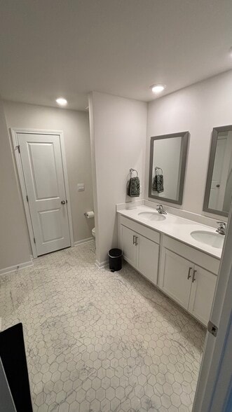 Building Photo - 325 Chapelwood Way