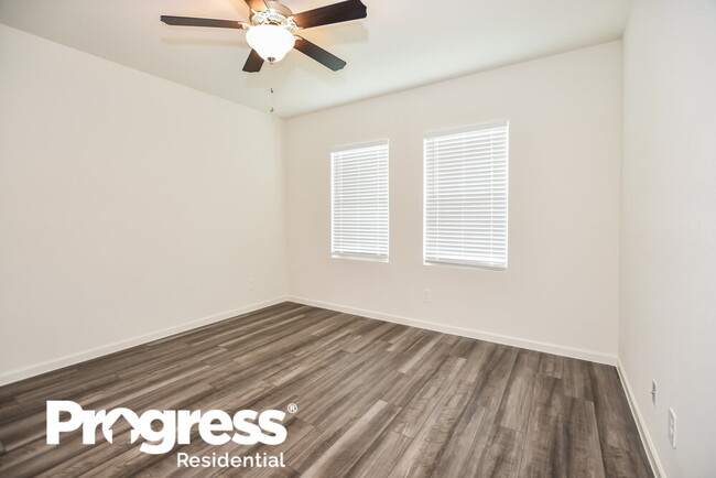 Building Photo - 487 London Dr