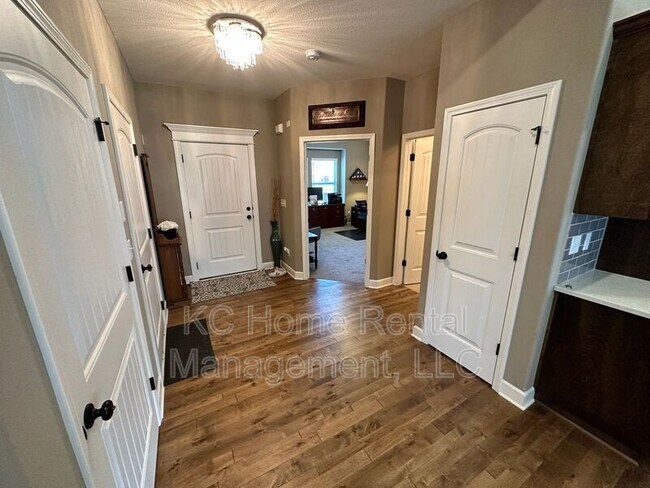 Building Photo - 2807 NE Sonora Valley Dr