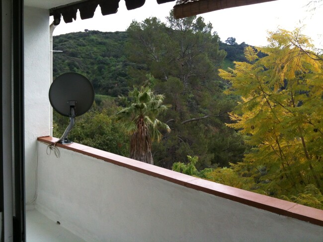 Balcony to the left - 1935 Alpha Rd