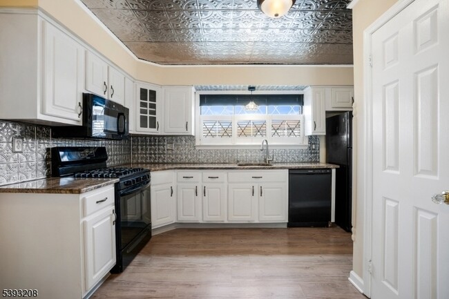 Building Photo - 180 Wildflower Ln