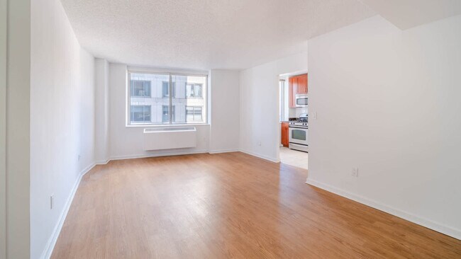 Building Photo - 180 Riverside Blvd