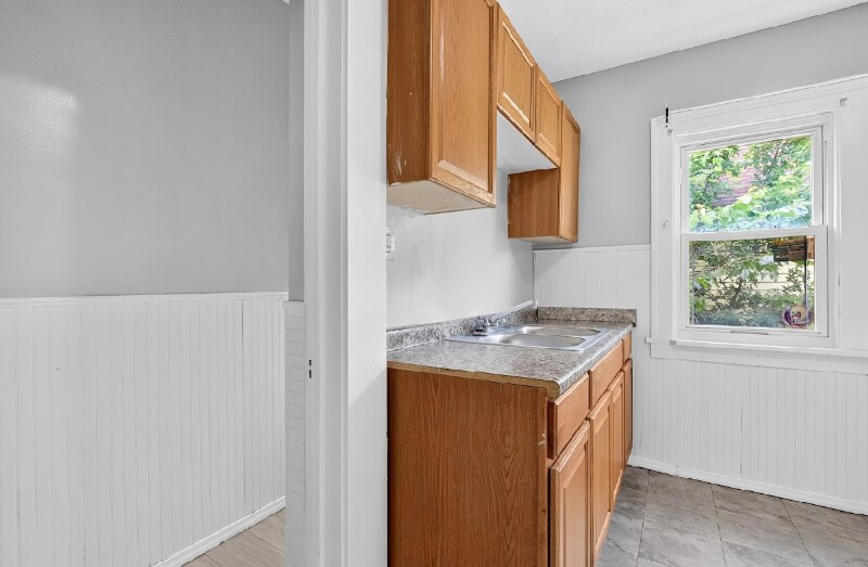 Building Photo - 3023 E 126th St