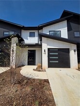 Building Photo - 1102 Emilia Ave