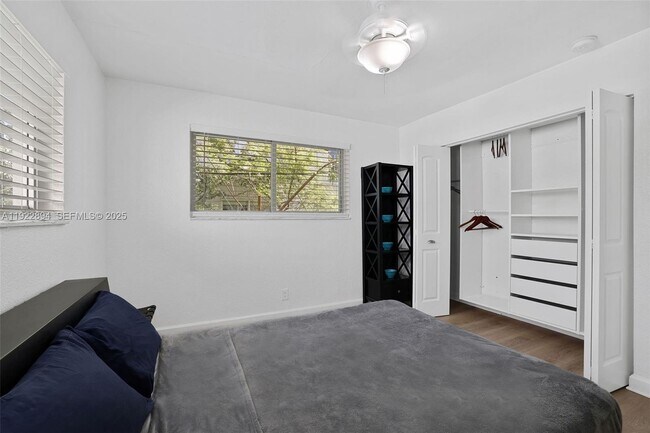 Building Photo - 1601 Bay Rd