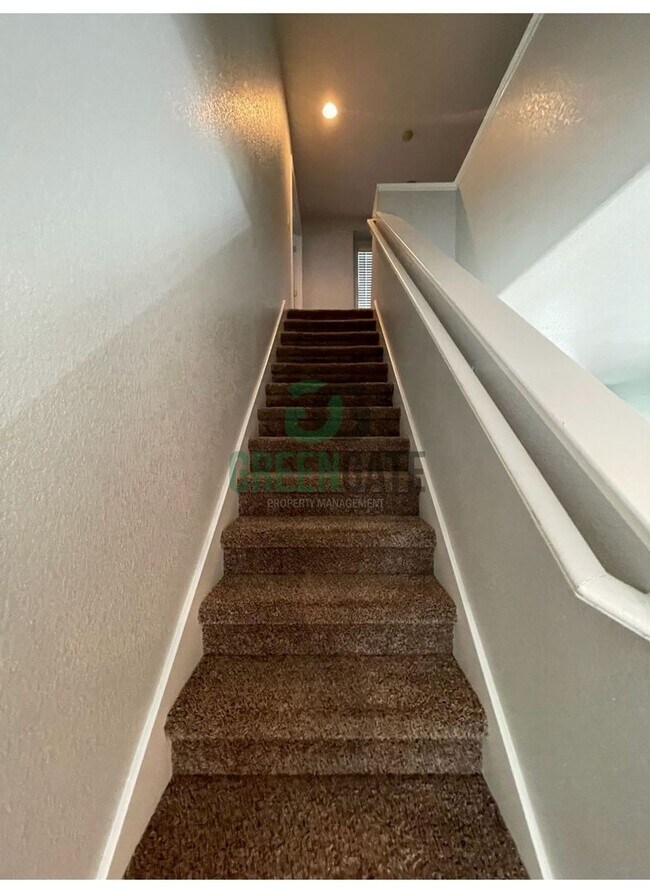 Building Photo - Two story 4 bedroom, 2.5 bath home in Stockton! AVAILABLE NOW!!