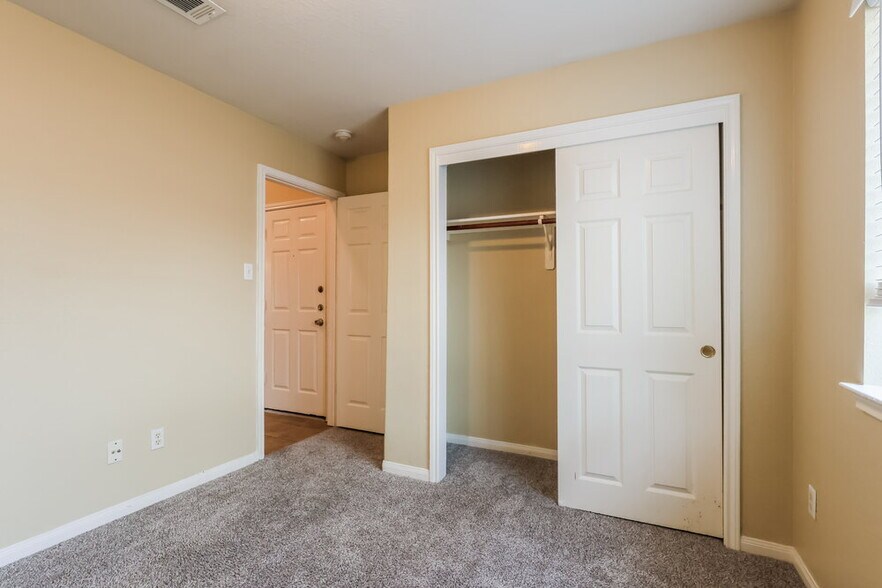 Building Photo - 5203 Lost Cove Ln