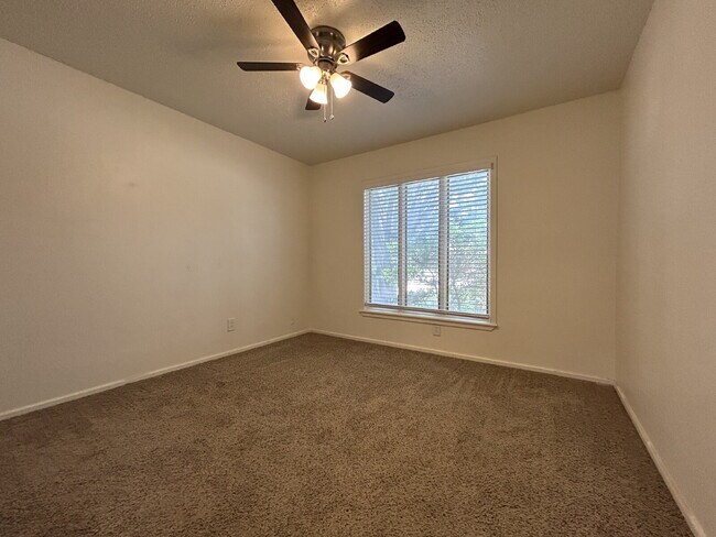 Building Photo - Charming 3-Bedroom Lubbock Home with Cozy ...